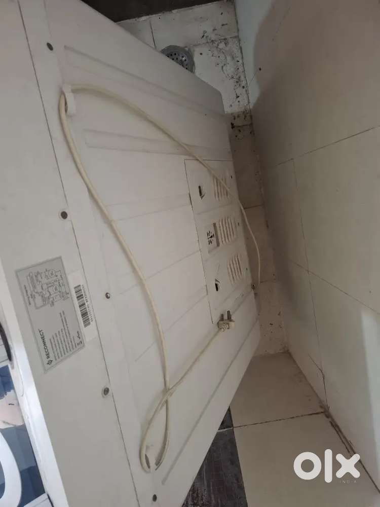 Semi automatic washing machine