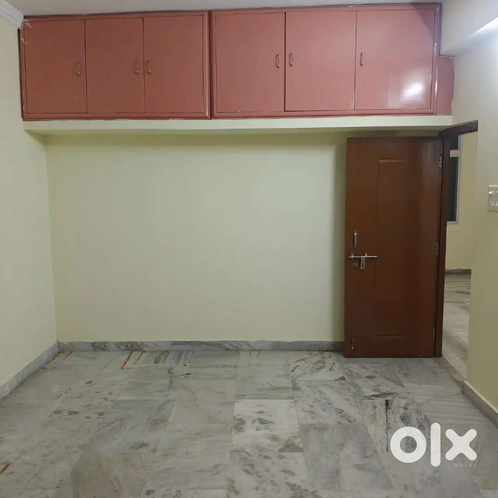 3Bhk for rent at Muradnagar on 2flr with lift. No car parking