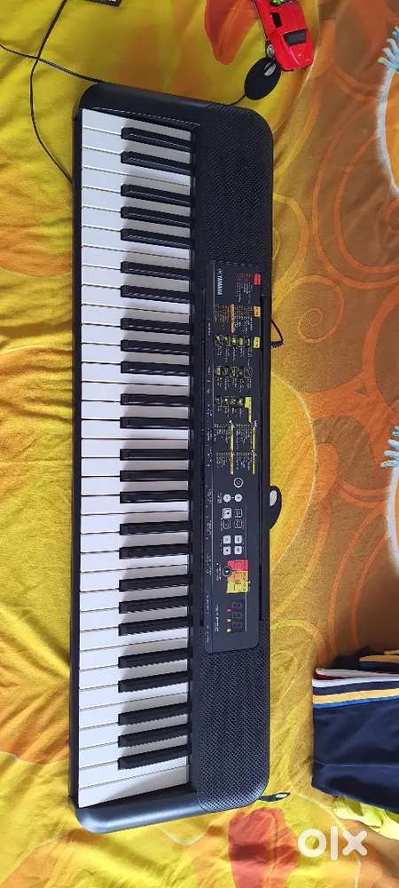 Yamaha PSR - F52 (Brand New condition) with bag and adaptor