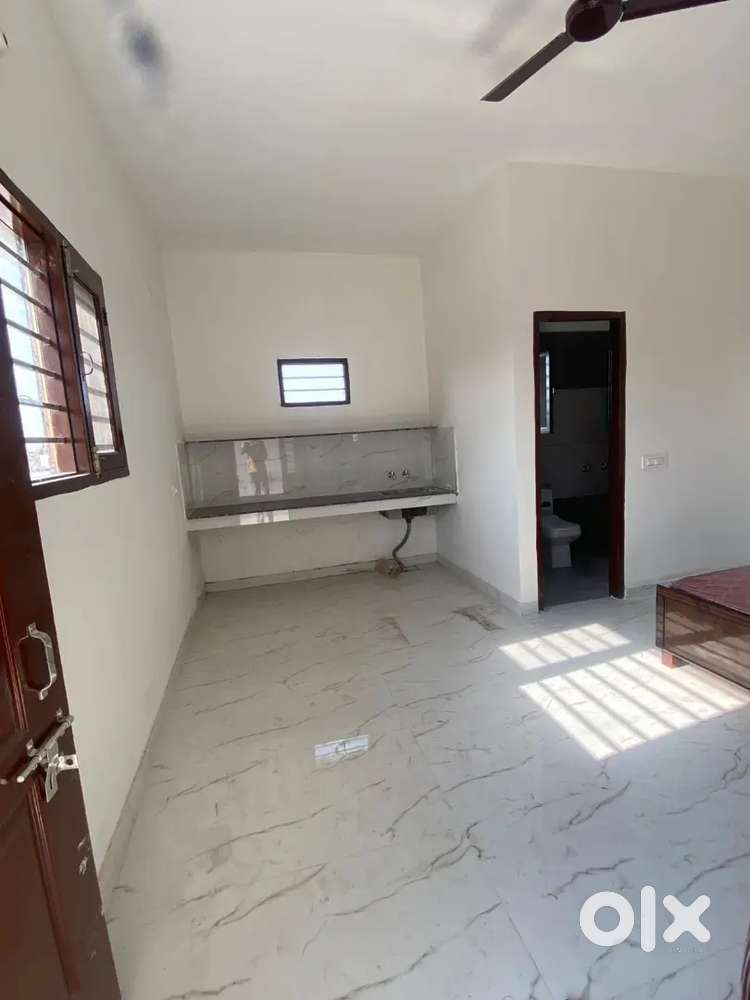 1rk rooms khanpur nd kharar bus stand near highway markit