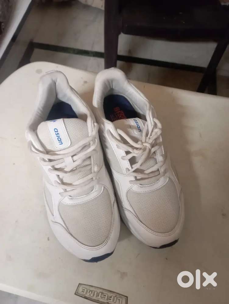 Sports shoes Of Asian Just like new