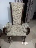 2 Maharaja Chair with Round Center Table nd Temple
