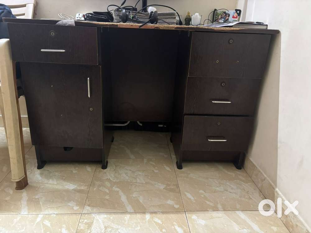 Wooden office table for sale
