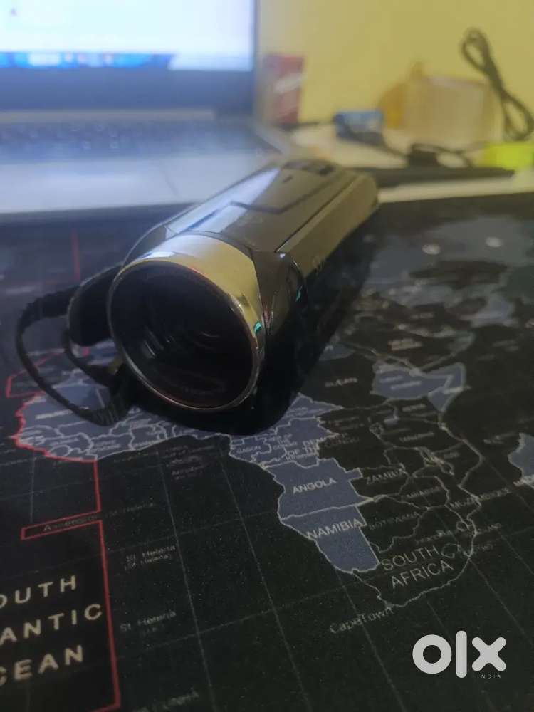 Canon Vixia HF R400 HD 53x zoom Cam recorder- Great Condition