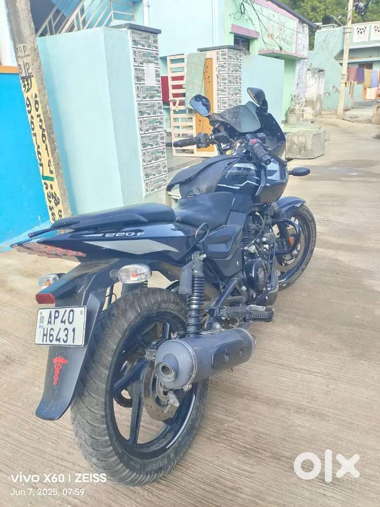 Showroom condition low reading front new tyre