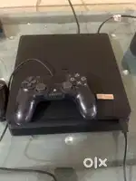 PS4 Gailbreak with original box and 2 controllers Never repaired