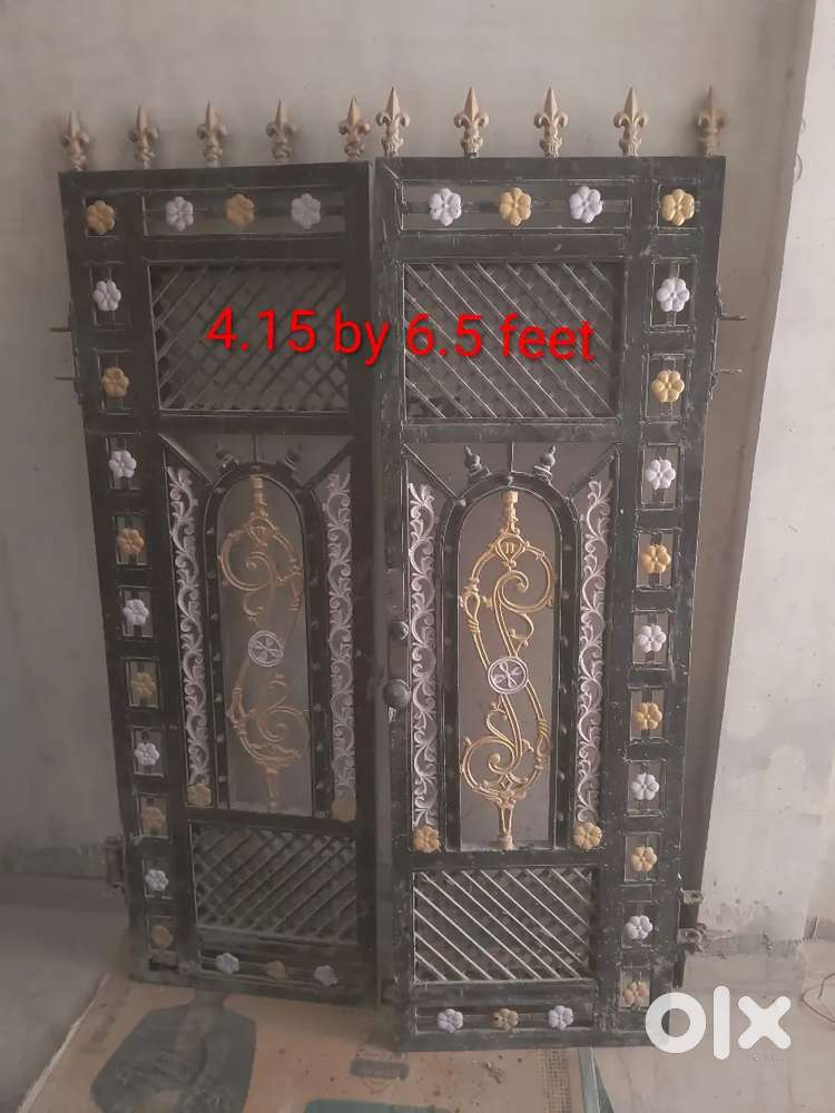 Main iron gate wait approx 120kg