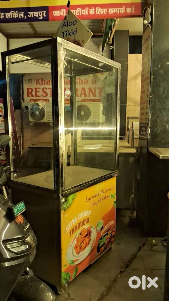 Tandoor setup with tandoor, counter & standing tables