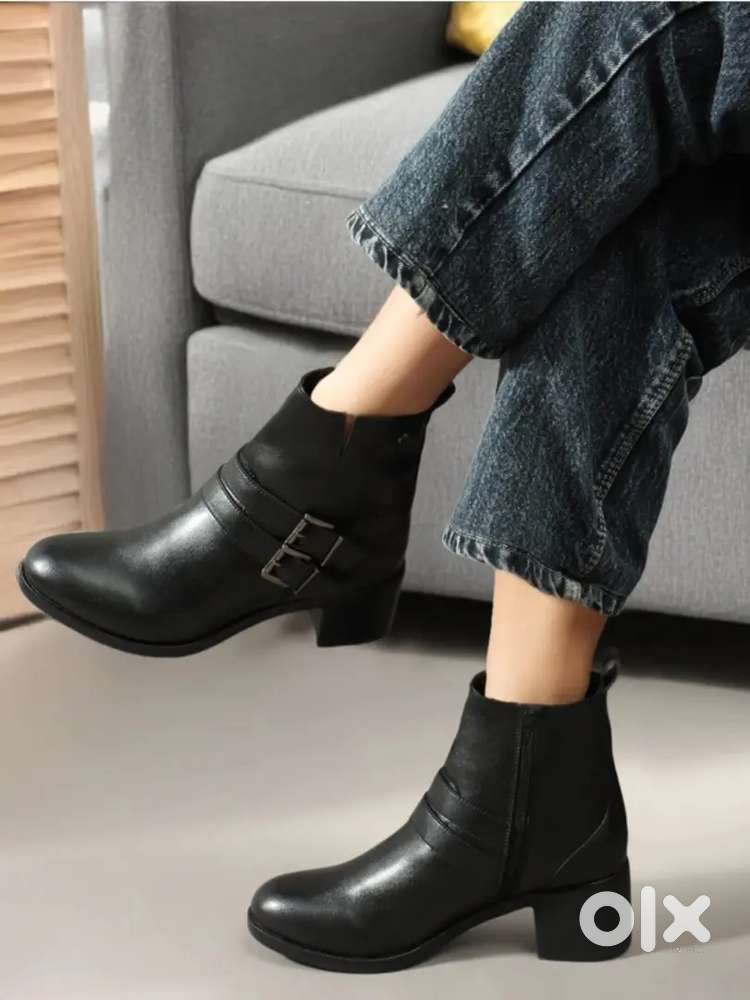 Carlton London Boots