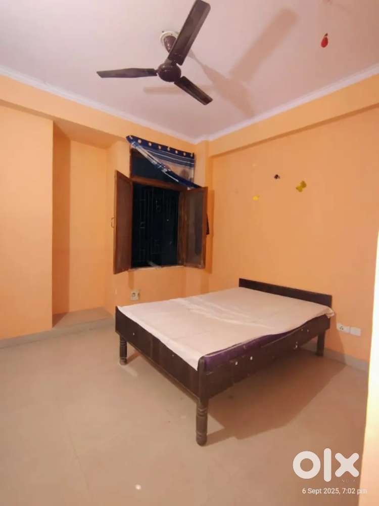 One room vacant for rent