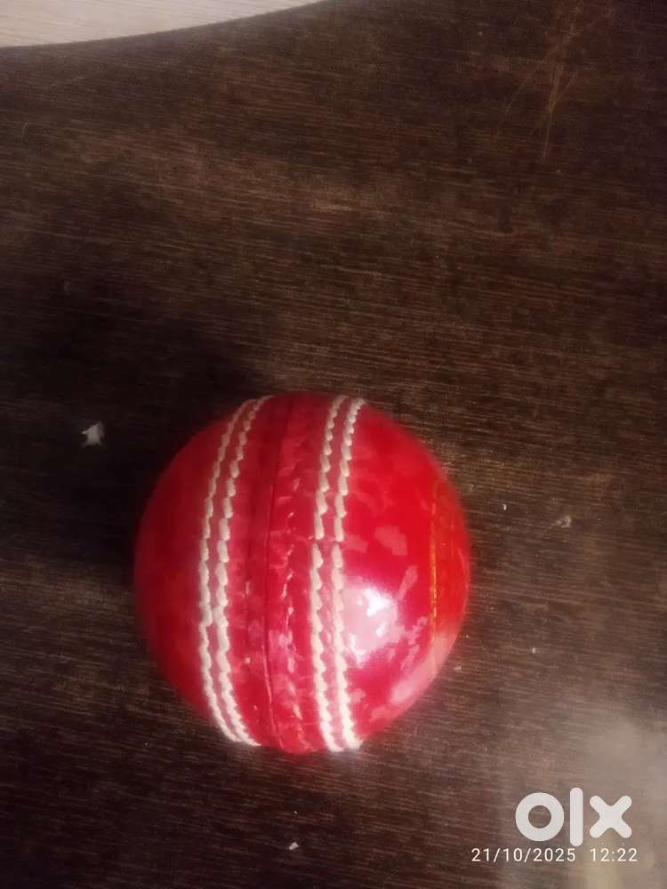 Yah ek red test leather ball Hai
