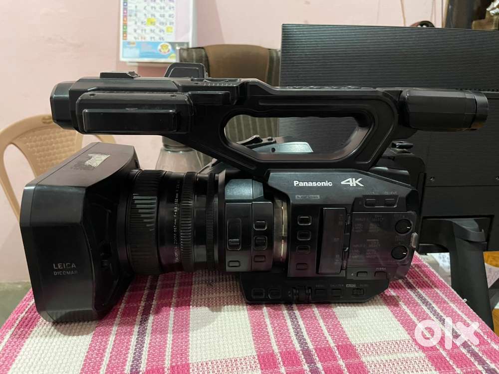 Panasonic ux90 4k video camera with double battery charger and bag