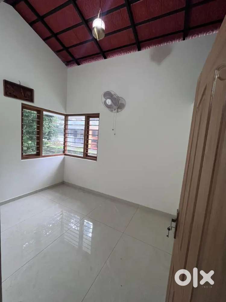 2bhk apartment for rent bachelor's nadakkavu