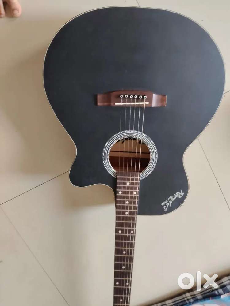 Only 6 months old guitar A1 for guitar lovers Reynolds company