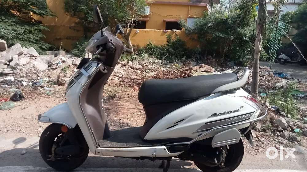 Honda activa in good condition.