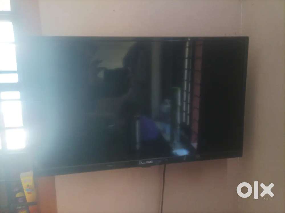 lloyd LED Smart TV