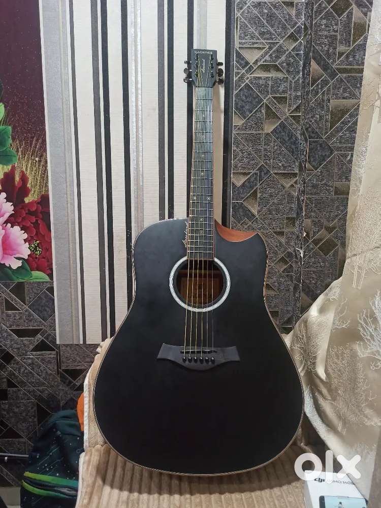 kadence semi acoustic guitar sh-04 with full paded bag, capo, 3 picks