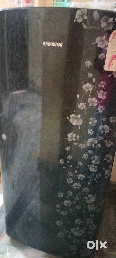 7 year old refrigerator in good condition