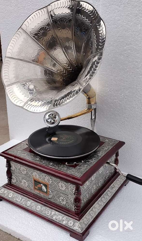 Cintage Design Gramaphone with Orignal Old Hindi Movie Record