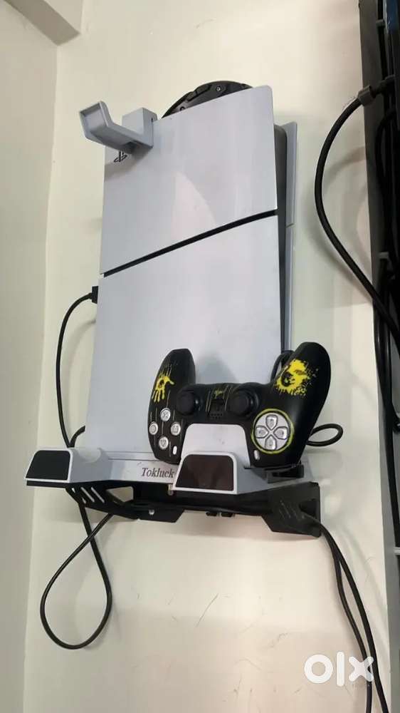 Selling my PS5 Slim disc due to financial requirement