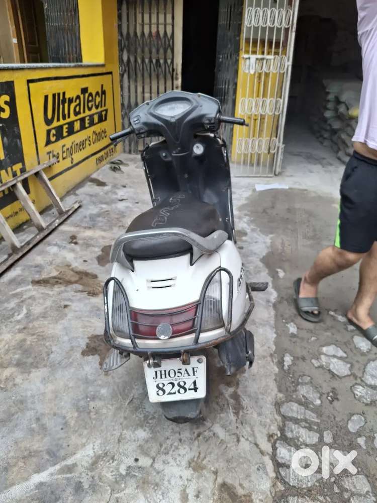 Activa 3G white good condition