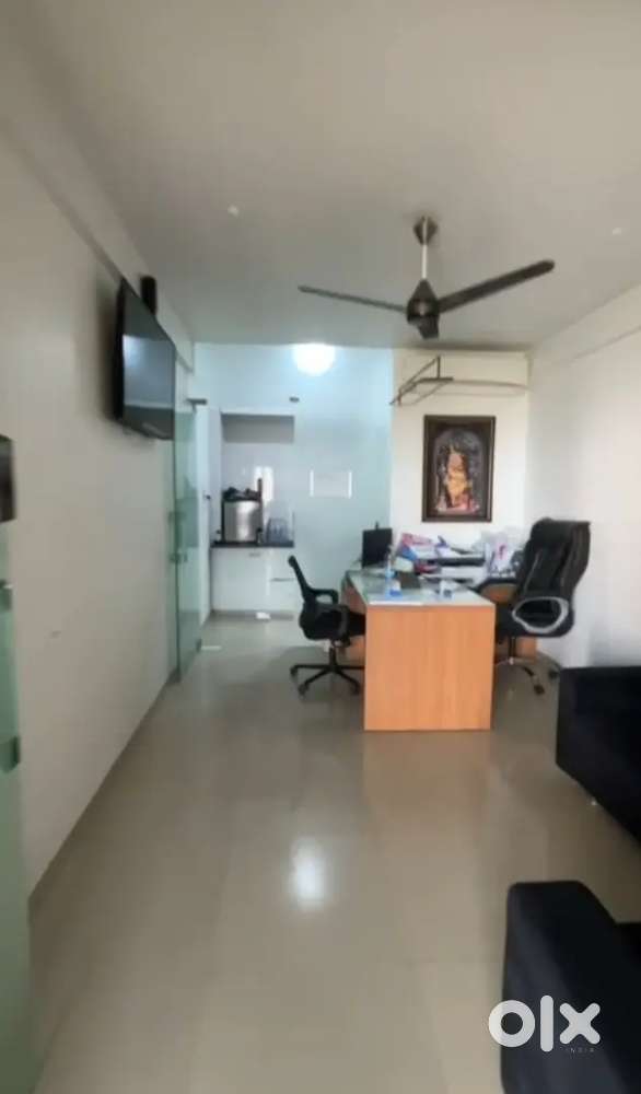 FURNISHED OFFICE FOR RESELL IN GREEN ARISTO PLAZA, JAHANGIRABAD CANAL.