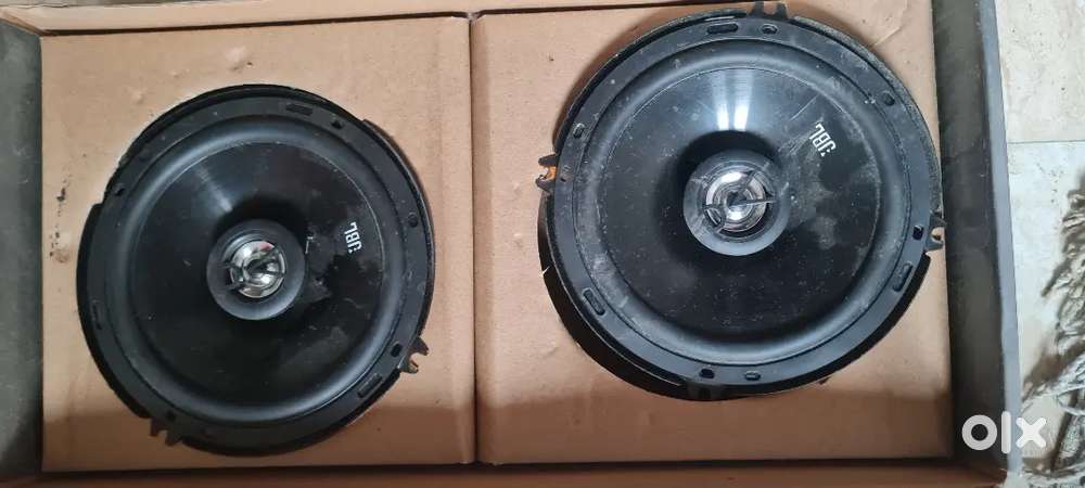 Jbl 4 inch front speakers and 2 pioneer ovel