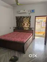 King size bed (6/7) with mattress