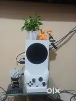 Xbox Series S - Like new with Cooling Stand