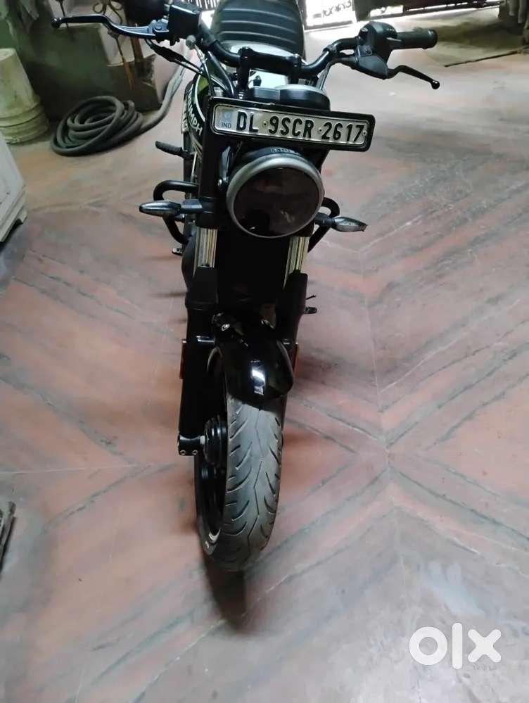 Triumph T-4 4112km used new condition on road price is 235000