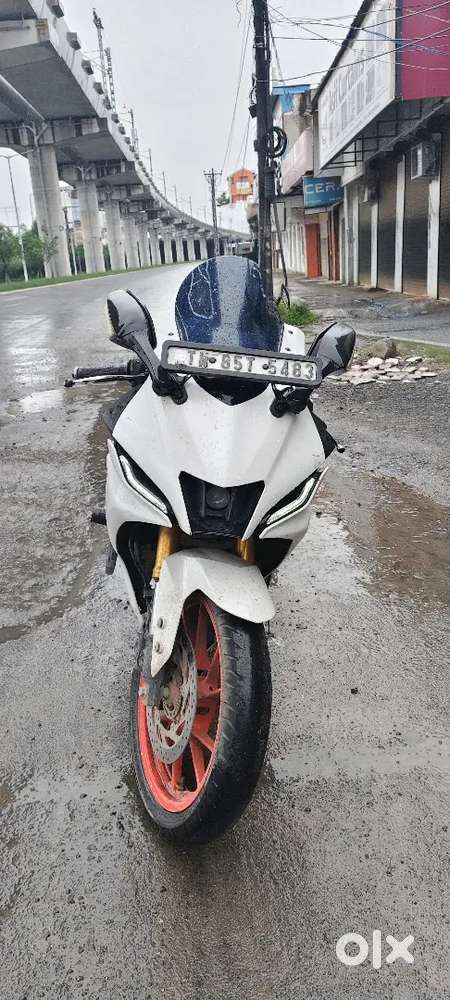 R15v4 white colour