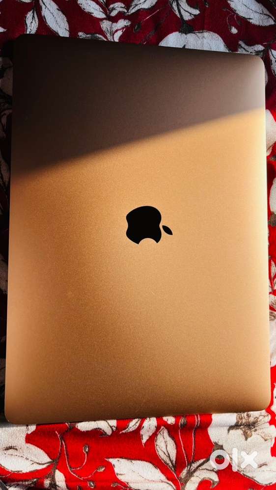 Macbook Air M1 chip 2 Months used