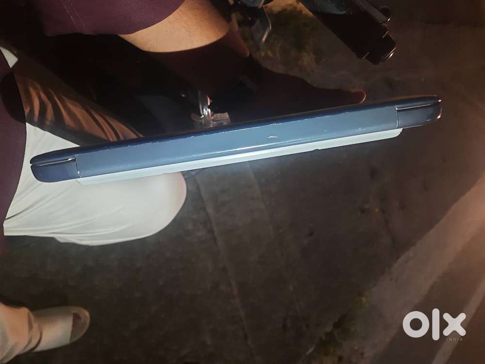 Chrome book Asus white