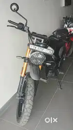 Triumph scrambler 400X TN07DF1738
