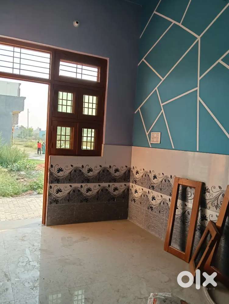 75 gaj me semi furnished independent house . Gated society.