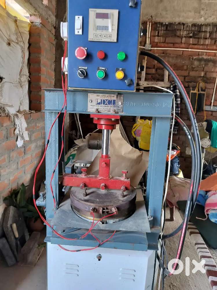 Paper plate machine with raw material