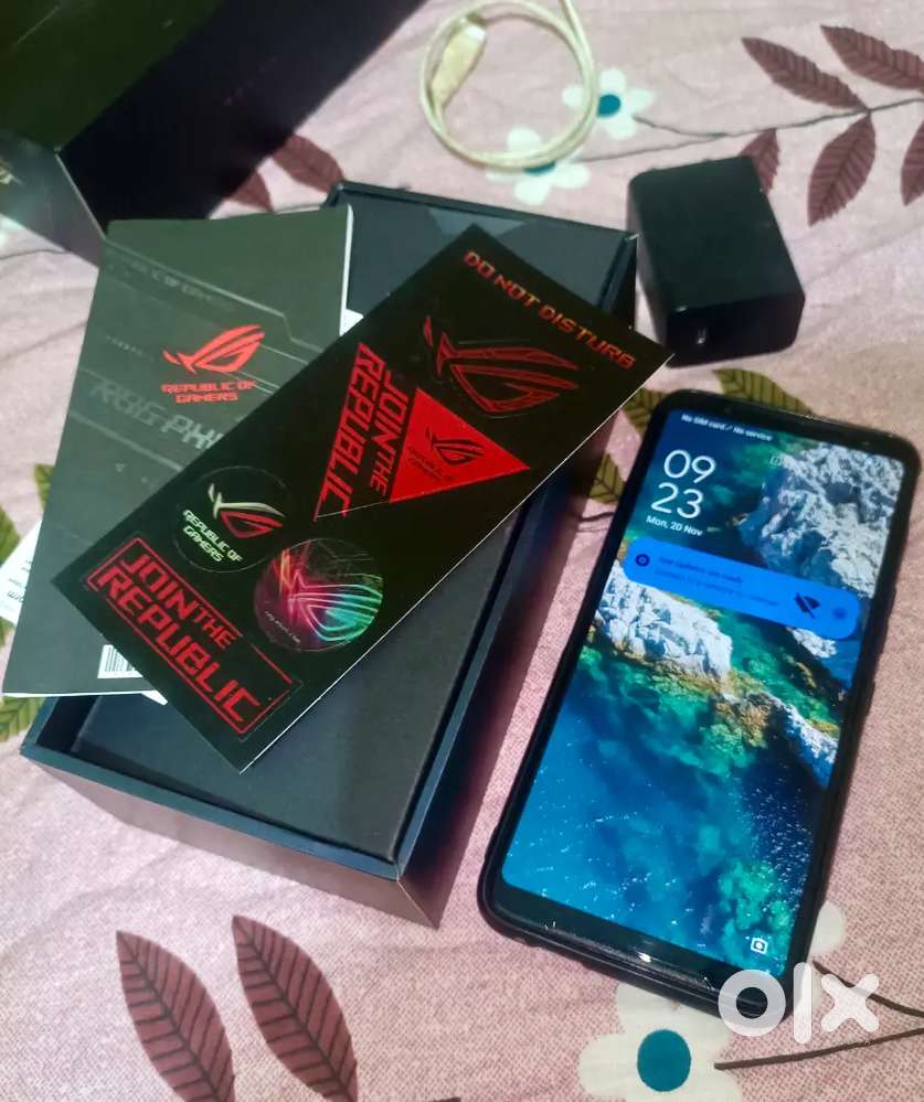 ASUS ROG Phone 3 (8GB/128GB) & Mobile Desktop Dock