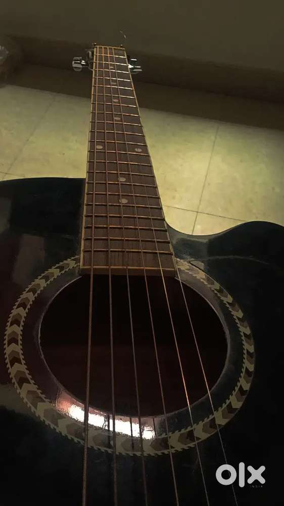Acoustic Guitar in Excellent Condition for Sale