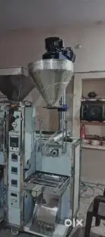 Automatic pouch packing machine