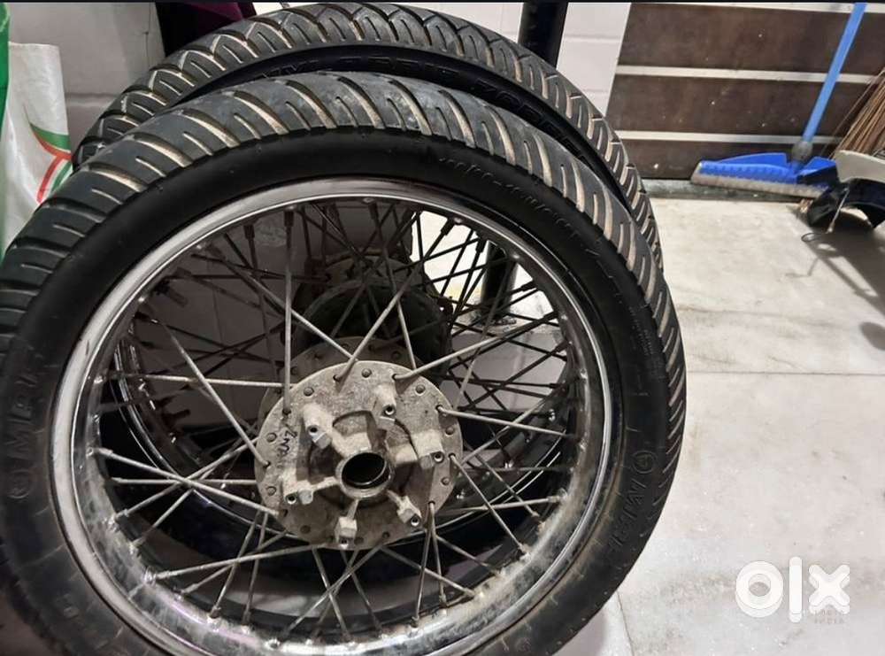Thunderbird 350 tyre with spoke wheel