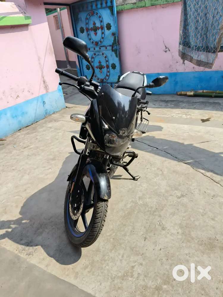 Bajaj Pulsar 125 split seat