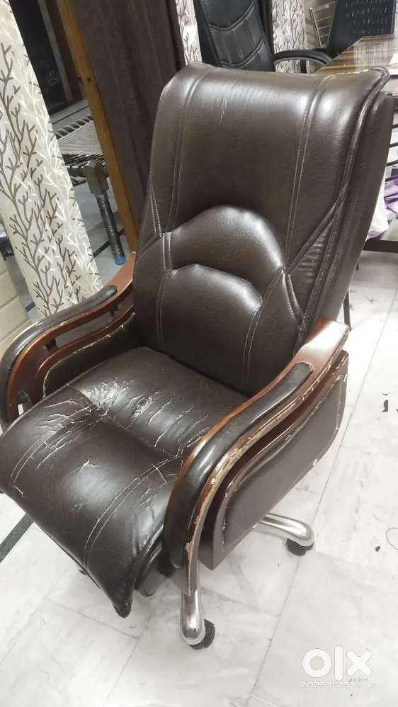 Premium leather office chair