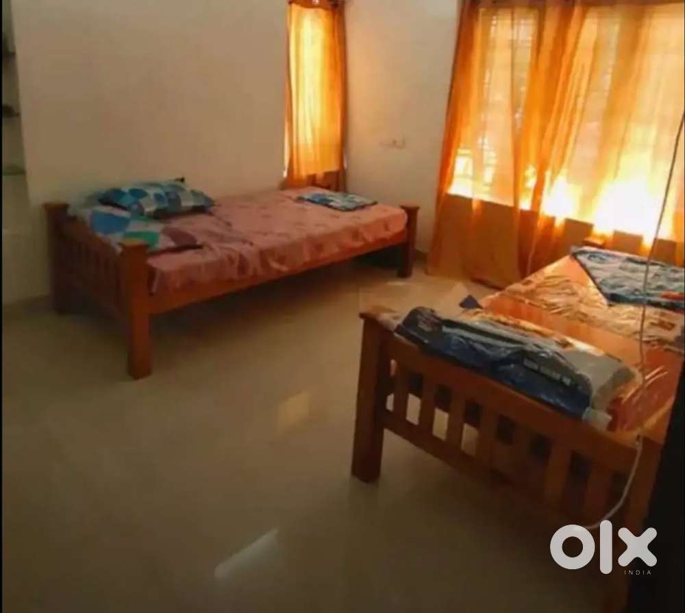 Ladies PG in prime location PMG, Plammoodu