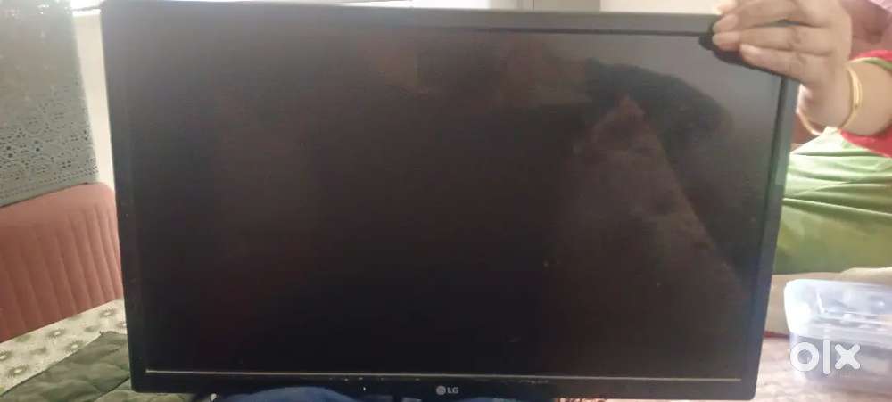 Lg tv 24  inches