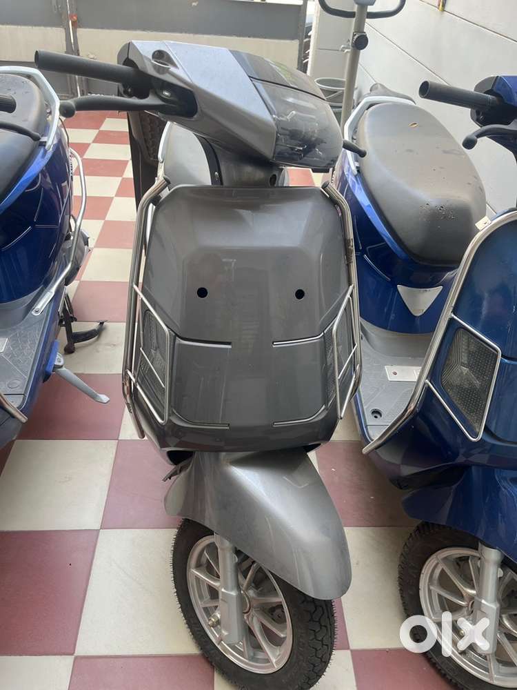 A brand new Bgauss B8 model