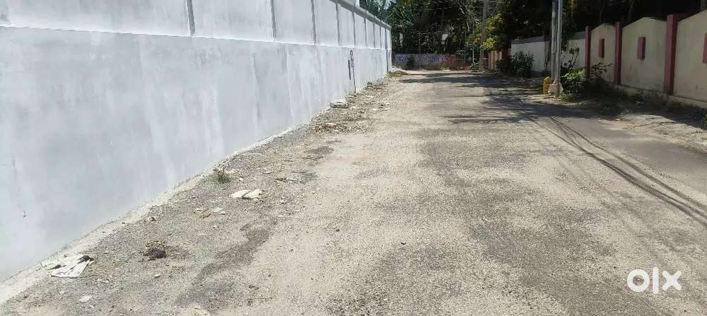 7.400 CENTS(OLD HOUSE PRIME RESIDENTIAL PLOT FOR SALE NEAR KUMARAPURAM