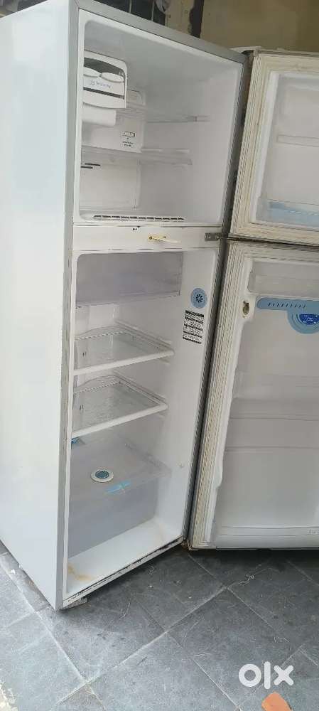 LG double door intellocool refrigerator
