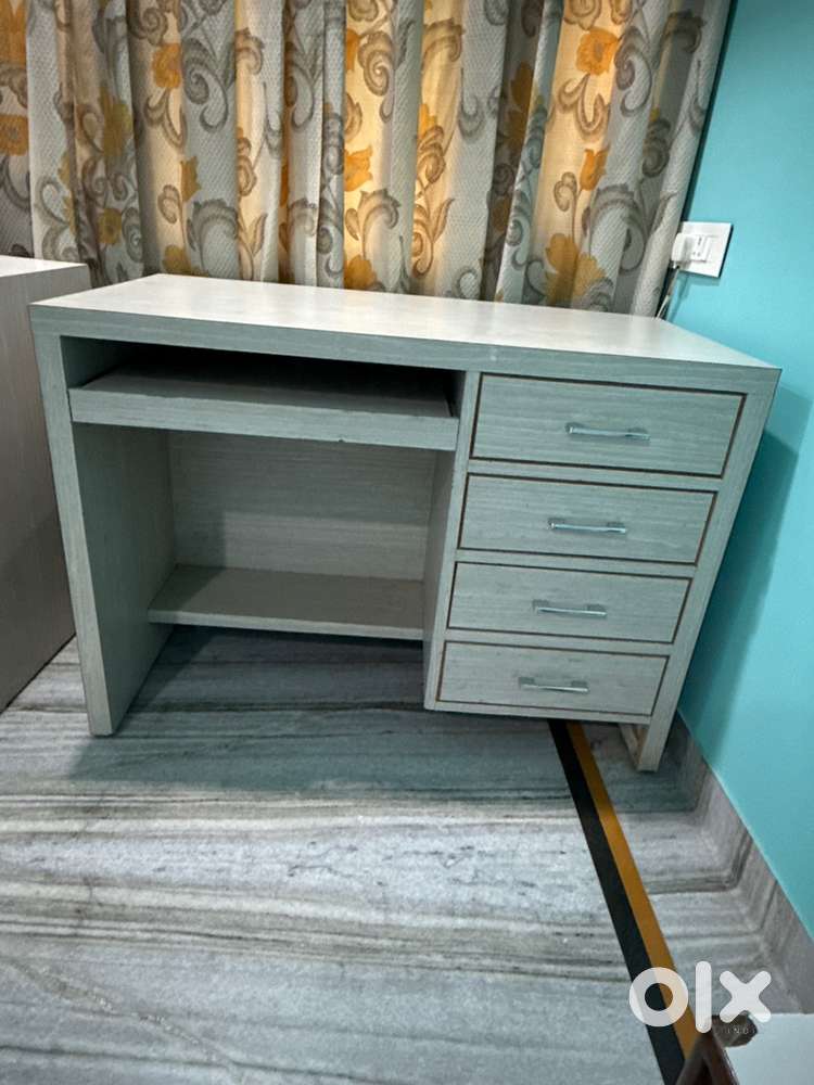 Computer table for office and study purpose