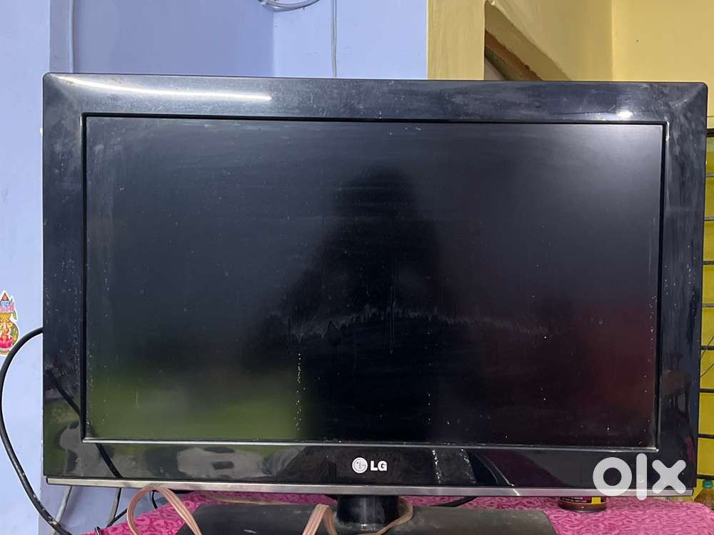 LG 30 inch TV full hd+