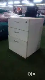 storage WHITE CHEST DRAWER on rent+j